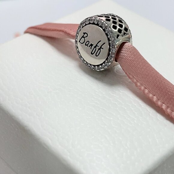 Pandora Banff Exclusive Charm - Picture 2 of 4